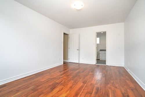 Chambre à coucher principale - 12 Rue Lesage, Dollard-Des-Ormeaux, QC - Indoor Photo Showing Other Room