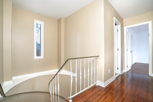 Hall d'entrée/Vestibule - 12 Rue Lesage, Dollard-Des-Ormeaux, QC - Indoor Photo Showing Other Room