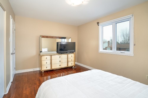 Chambre à coucher - 12 Rue Lesage, Dollard-Des-Ormeaux, QC - Indoor Photo Showing Bedroom