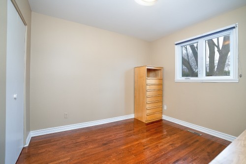 Chambre à coucher - 12 Rue Lesage, Dollard-Des-Ormeaux, QC - Indoor Photo Showing Other Room