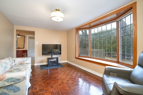 Salle familiale - 12 Rue Lesage, Dollard-Des-Ormeaux, QC - Indoor Photo Showing Living Room
