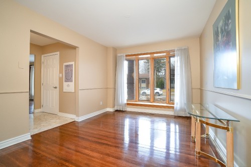 Salle à manger - 12 Rue Lesage, Dollard-Des-Ormeaux, QC - Indoor Photo Showing Other Room