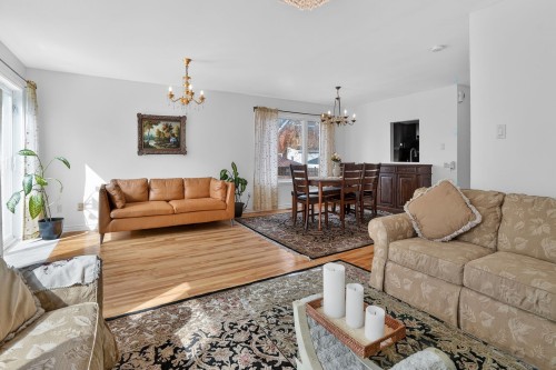 Salon - 34Dz Boul. Des Sources, Pointe-Claire, QC - Indoor Photo Showing Living Room
