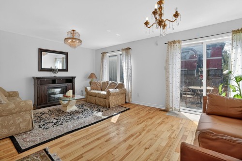 Salon - 34Dz Boul. Des Sources, Pointe-Claire, QC - Indoor Photo Showing Living Room