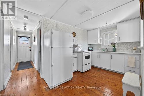 88 Erie Boulevard, Norfolk, ON - Indoor Photo Showing Kitchen