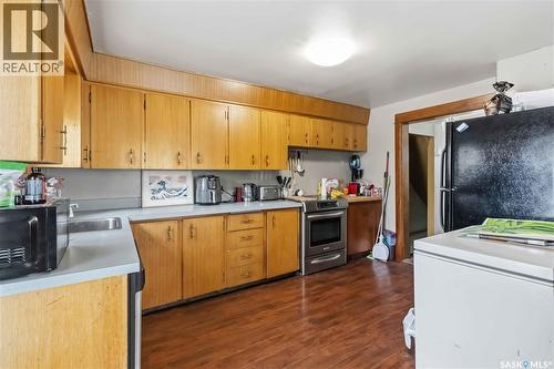 426 8Th Street E, Saskatoon, SK - Indoor Photo Showing Kitchen