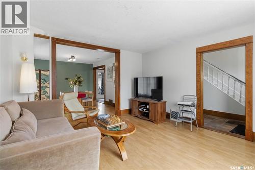 426 8Th Street E, Saskatoon, SK - Indoor Photo Showing Living Room