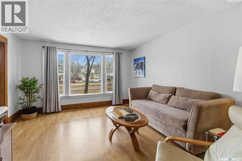 426 8Th Street E, Saskatoon, SK - Indoor Photo Showing Living Room