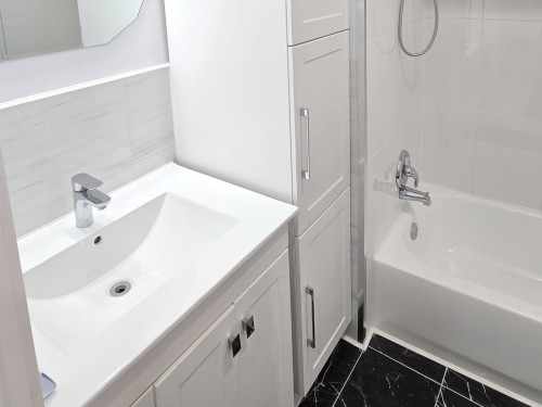 Bathroom - 8656 14E Avenue, Montréal (Villeray/Saint-Michel/Parc-Extension), QC - Indoor Photo Showing Bathroom