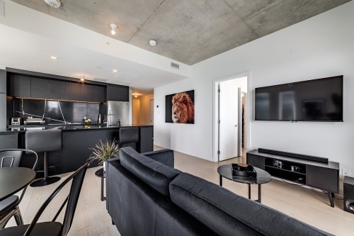 Salon - 1422-60 Rue De L'Éclipse, Brossard, QC - Indoor