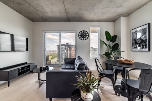 Salon - 1422-60 Rue De L'Éclipse, Brossard, QC - Indoor