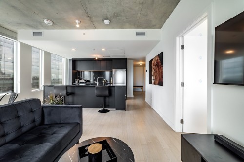 Salon - 1422-60 Rue De L'Éclipse, Brossard, QC - Indoor