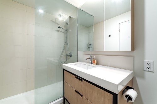 Salle de bains - 1422-60 Rue De L'Éclipse, Brossard, QC - Indoor Photo Showing Bathroom