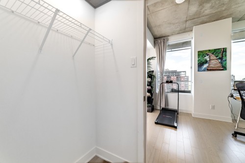 Penderie (Walk-in) - 1422-60 Rue De L'Éclipse, Brossard, QC - Indoor