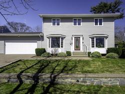 981 Beaufort Avenue  Halifax, NS B3H 3X9