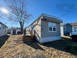 37 Brook Crescent  Middle Sackville, NS B4E 1C3