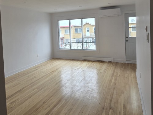 Salon - 8654 14E Avenue, Montréal (Villeray/Saint-Michel/Parc-Extension), QC - Indoor Photo Showing Other Room