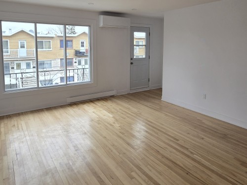 Salon - 8654 14E Avenue, Montréal (Villeray/Saint-Michel/Parc-Extension), QC - Indoor Photo Showing Other Room