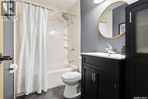 N 4212 Castle Road, Regina, SK - Indoor Photo Showing Bathroom