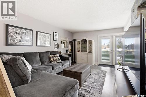 N 4212 Castle Road, Regina, SK - Indoor Photo Showing Living Room