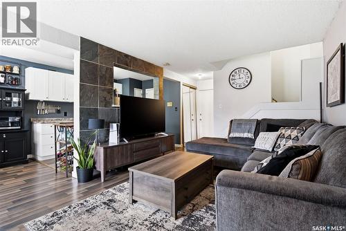N 4212 Castle Road, Regina, SK - Indoor Photo Showing Living Room