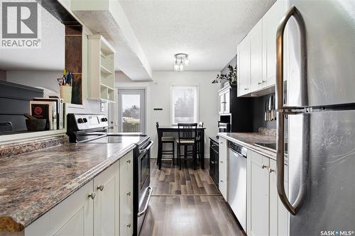 N 4212 Castle Road, Regina, SK - Indoor Photo Showing Kitchen