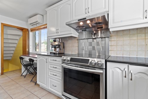 Kitchen - 6790 Rue St-Zotique E., Montréal (Mercier/Hochelaga-Maisonneuve), QC - Indoor Photo Showing Kitchen