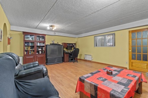 Family Room - 6790 Rue St-Zotique E., Montréal (Mercier/Hochelaga-Maisonneuve), QC - Indoor