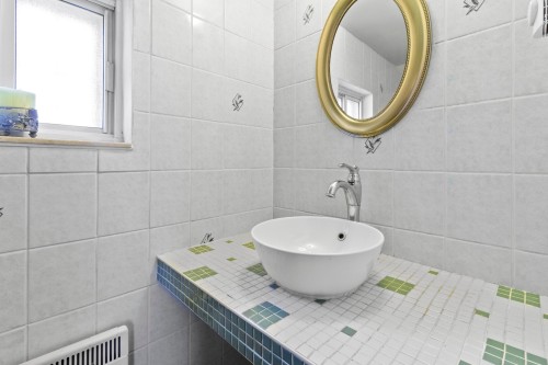 Bathroom - 6790 Rue St-Zotique E., Montréal (Mercier/Hochelaga-Maisonneuve), QC - Indoor Photo Showing Bathroom