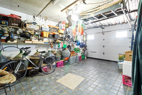 Garage - 6790 Rue St-Zotique E., Montréal (Mercier/Hochelaga-Maisonneuve), QC - Indoor Photo Showing Garage