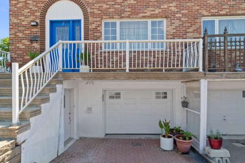 Garage - 6790 Rue St-Zotique E., Montréal (Mercier/Hochelaga-Maisonneuve), QC - Outdoor With Exterior