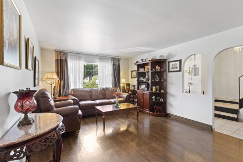 Living Room - 6790 Rue St-Zotique E., Montréal (Mercier/Hochelaga-Maisonneuve), QC - Indoor Photo Showing Living Room