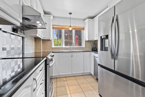 Kitchen - 6790 Rue St-Zotique E., Montréal (Mercier/Hochelaga-Maisonneuve), QC - Indoor Photo Showing Kitchen With Upgraded Kitchen