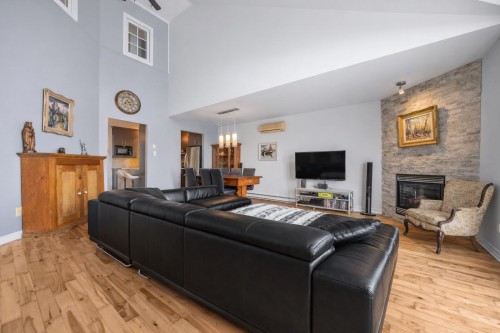 Salon - 6-197 Rue De La Forge, Saint-Eustache, QC - Indoor Photo Showing Living Room With Fireplace