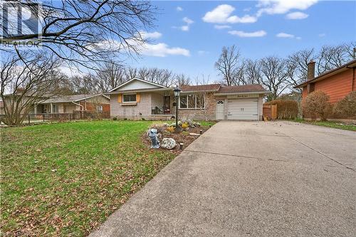 79 PRINCE CHARLES Drive  St. Catharines, ON L2N 3Y8