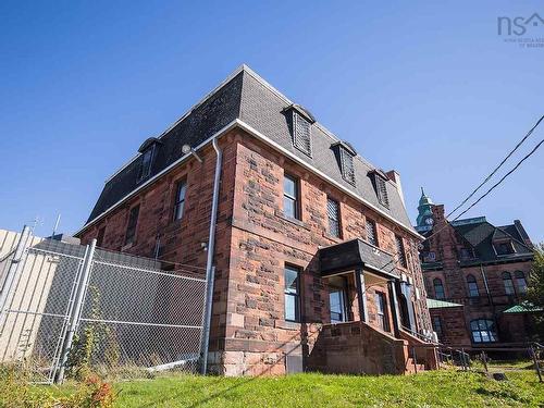 1 Lawrence Street, Amherst, NS 