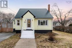 207 Victoria Road  Dartmouth, NS B3A 1W4