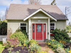 1064 Colville Rd Esquimalt, BC V9A 4P7