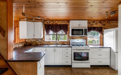1547 Joan Ave, Crofton, BC 