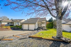 1103 View Pl Courtenay, BC V9N 9B6