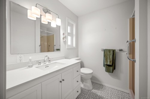 5018 Spence Rd, Courtenay, BC 