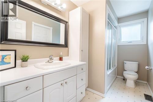152 7Th Concession Road E, Flamborough, ON - Indoor Photo Showing Bathroom