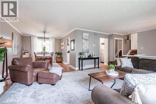 152 7Th Concession Road E, Flamborough, ON - Indoor Photo Showing Living Room