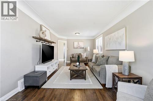 26 Isabel Avenue, Hamilton, ON - Indoor Photo Showing Living Room