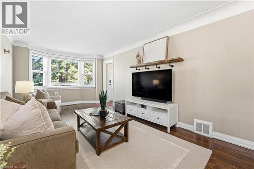 26 Isabel Avenue, Hamilton, ON - Indoor Photo Showing Living Room