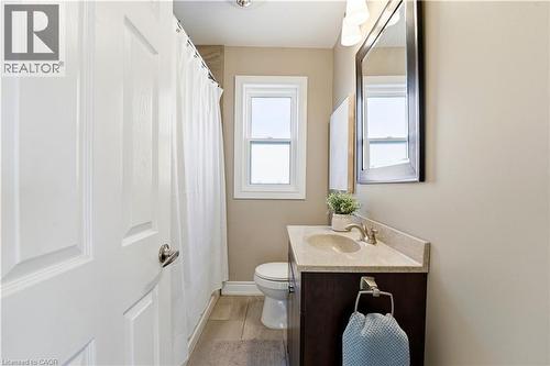 26 Isabel Avenue, Hamilton, ON - Indoor Photo Showing Bathroom