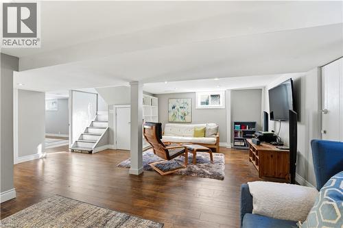 26 Isabel Avenue, Hamilton, ON - Indoor Photo Showing Living Room