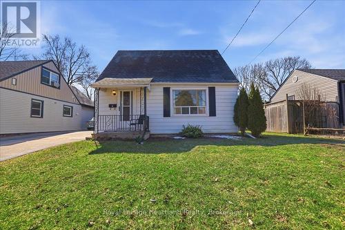 19 PERTH ROAD  Kitchener, ON N2M 3G6