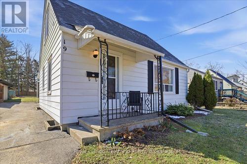 19 Perth Road, Kitchener, ON - Outdoor With Exterior