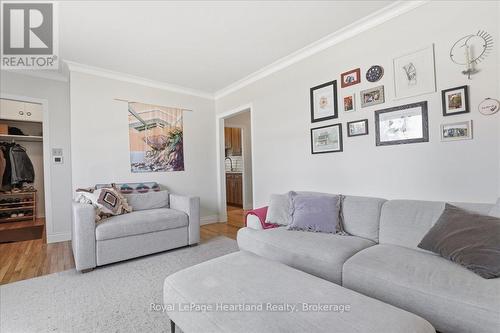 19 Perth Road, Kitchener, ON - Indoor Photo Showing Living Room